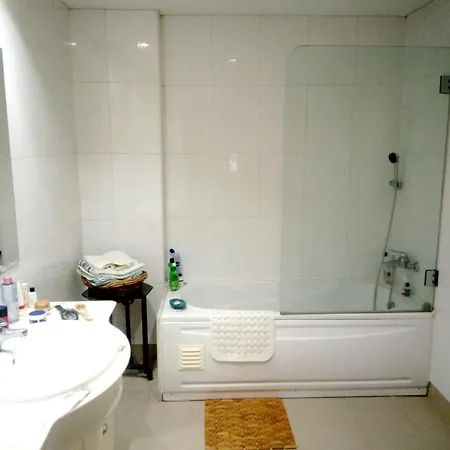 With 2 Bedrooms In With Wonderful City View Shared Pool And Enclosed Garden 2 Km From The Beach *