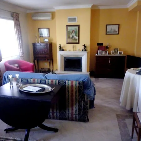 With 2 Bedrooms In With Wonderful City View Shared Pool And Enclosed Garden 2 Km From The Beach * Alcabideche