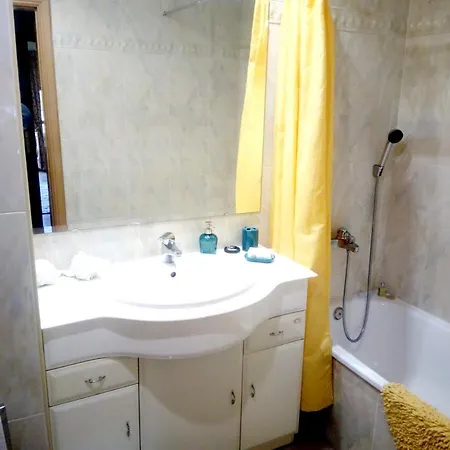 With 2 Bedrooms In With Wonderful City View Shared Pool And Enclosed Garden 2 Km From The Beach Alcabideche